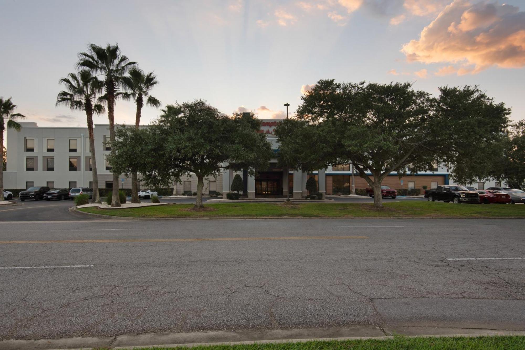 Hampton Inn & Suites Pensacola I-10 N At University Town Plaza Екстериор снимка