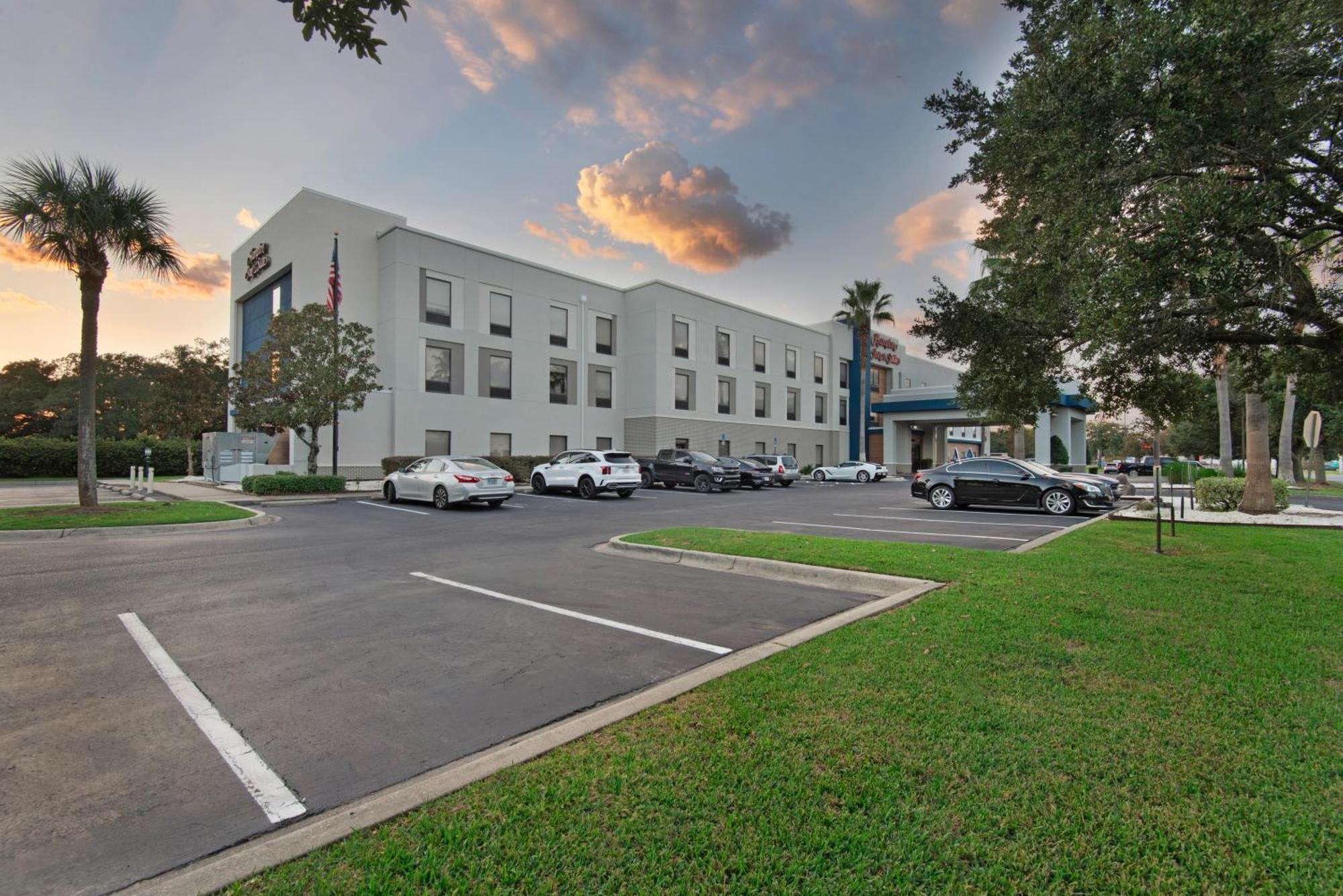 Hampton Inn & Suites Pensacola I-10 N At University Town Plaza Екстериор снимка