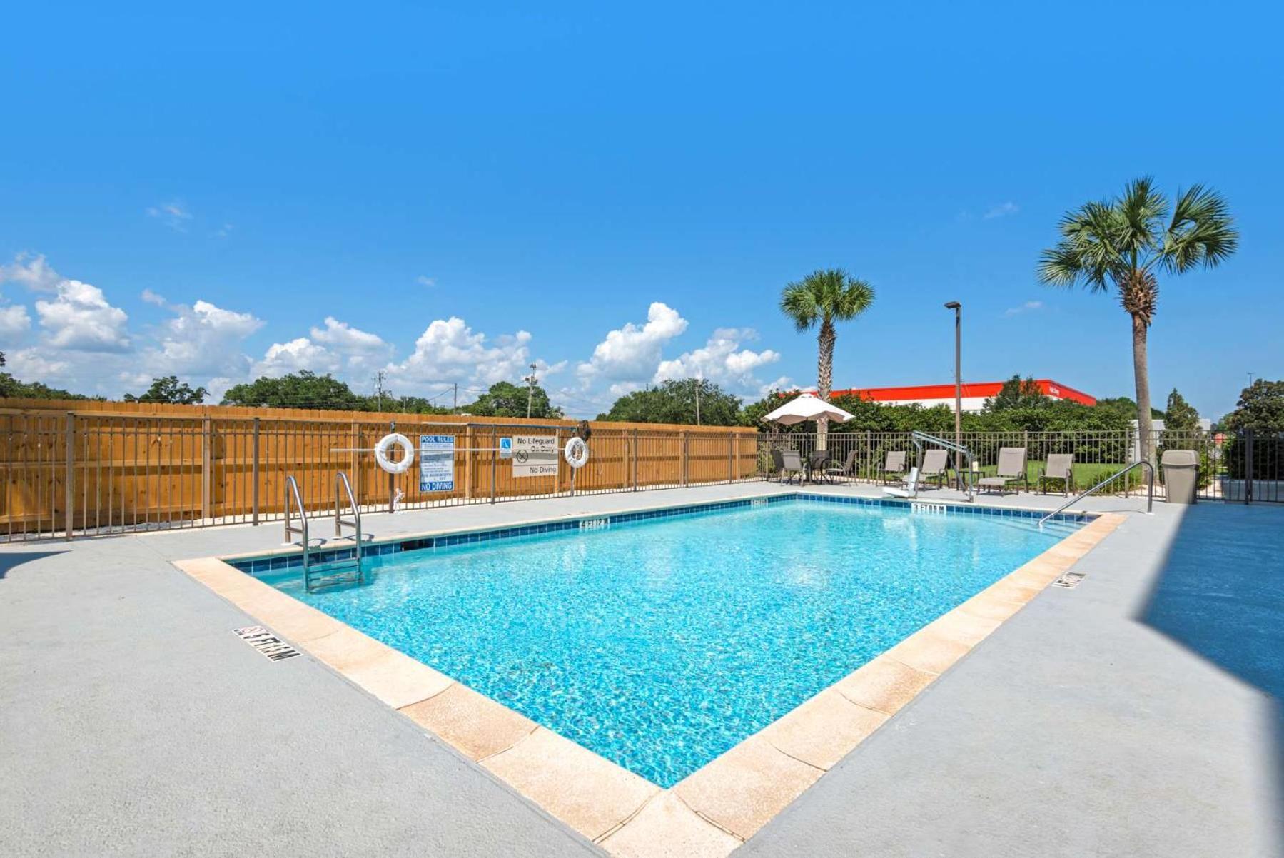 Hampton Inn & Suites Pensacola I-10 N At University Town Plaza Екстериор снимка